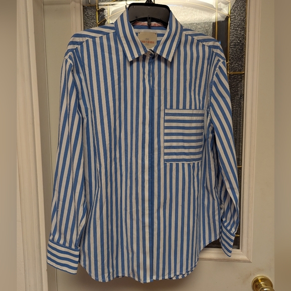 S453 Stylish Blue and White Striped Button-Down Shirt - Picture 1 of 6